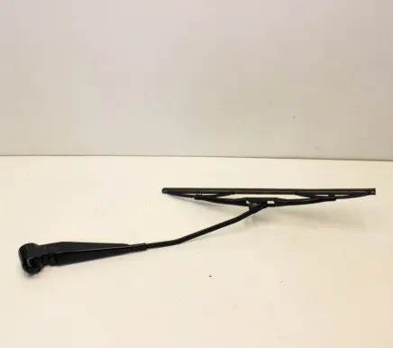 Rear wiper blade arm