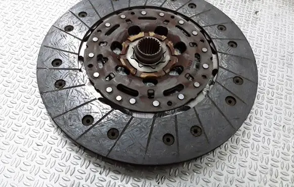 Volkswagen Golf IV Clutch pressure plate 06A141031K