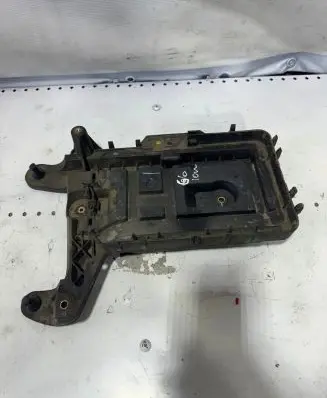 Volkswagen Golf VI Battery tray 1KM915333
