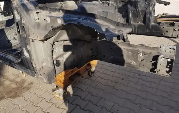 Jaguar XE Front quarter panel 