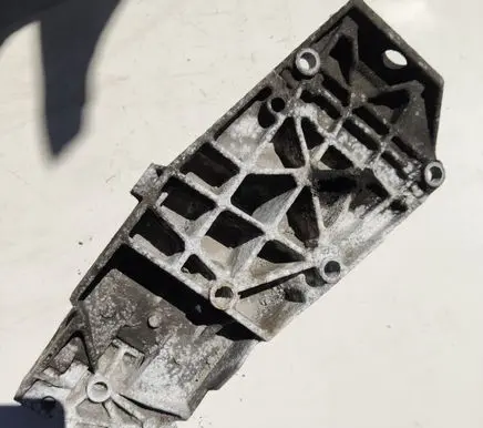 Peugeot 607 Engine mounting bracket 9657818980