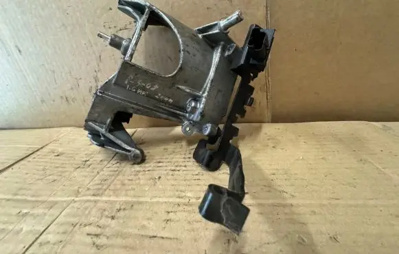 Peugeot 3008 I Engine mounting bracket 9672309780 LC03441SE