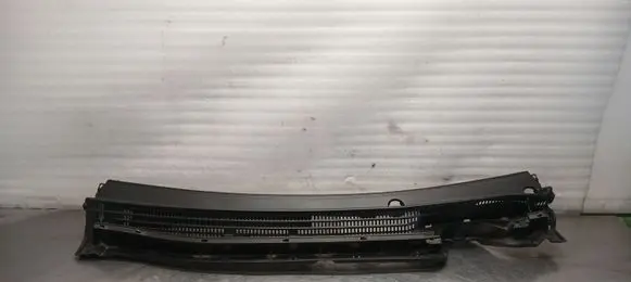 Toyota Prius+ (ZVW40) Wiper trim 5578147180