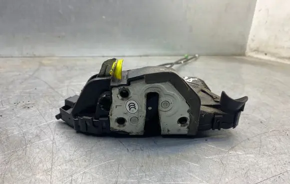 Toyota Prius (NHW20) Front door lock