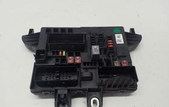 Opel Insignia A Fuse module 22737769