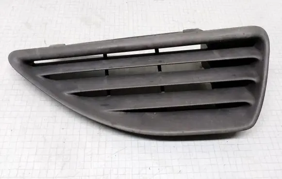 Renault Megane I Front grill 7700427581