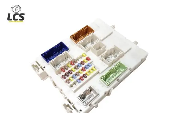 Ford Focus Fuse box set GV6T-14A073-EE