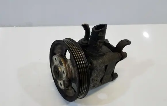 Volvo V70 Power steering pump 31280320
