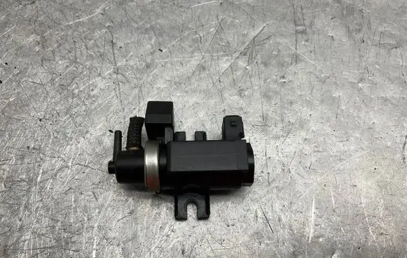 BMW X5 E70 Turbo solenoid valve 7584628 10T246 70088703
