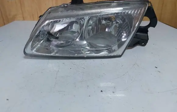 Nissan Almera Headlight/headlamp 85058508 1125
