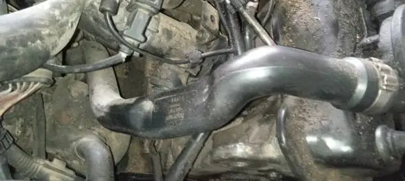Volkswagen PASSAT B5 Breather hose/pipe 108737