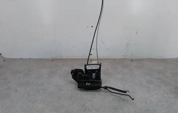KIA Sportage Front door lock 813101F010