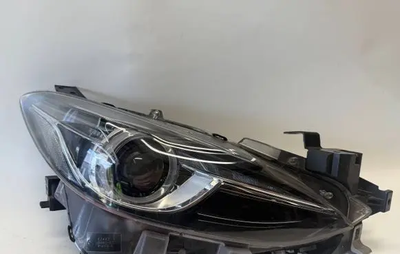 Mazda 3 III Headlight/headlamp BHN351030