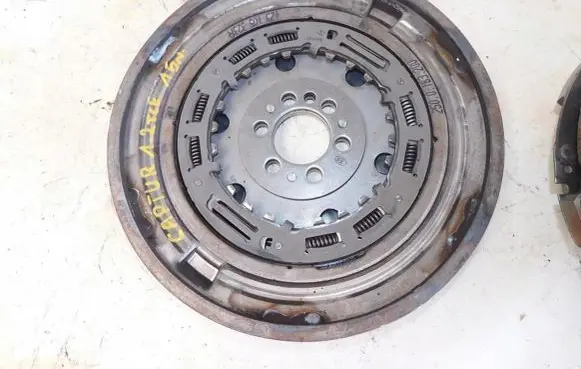 Renault Captur Dual mass flywheel 123105323R