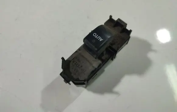 Toyota Avensis Verso Electric window control switch 8403044020