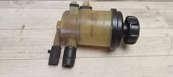 Hyundai Tucson JM Brake fluid reservoir 