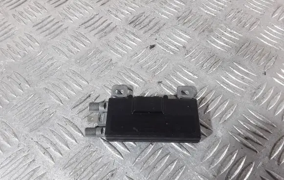 Mercedes-Benz E W210 Aerial antenna amplifier 2108200789 AAR526