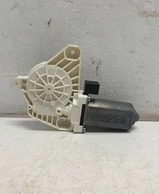 Volkswagen Golf VII Front door window regulator motor 5Q4959801B
