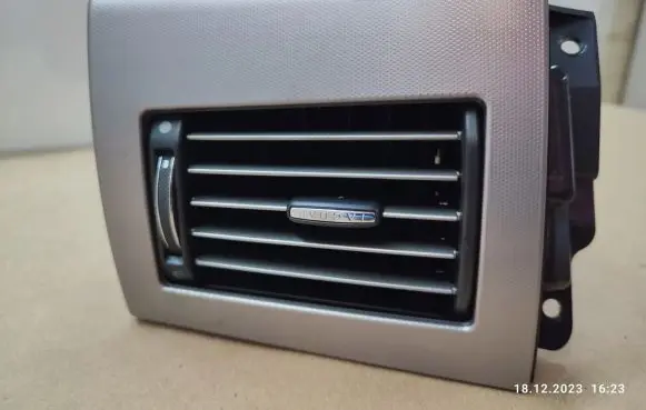 Jaguar XF X250 Dashboard side air vent grill/cover trim 8X2014A23BJ