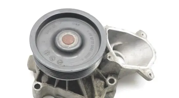 BMW 5 E60 E61 Water pump 7790045