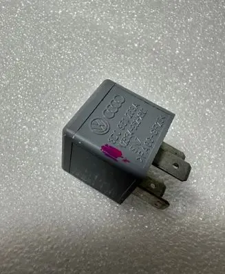 Audi A6 S6 C7 4G Other relay 8D0951253A