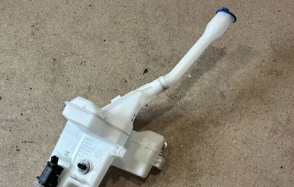 KIA Sorento IV Windshield washer fluid reservoir/tank 98610P2700