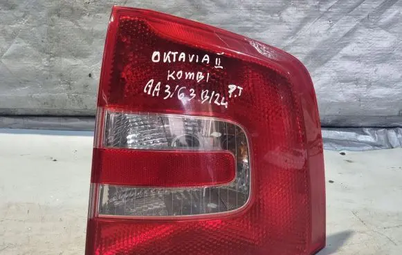 Skoda Octavia Mk2 (1Z) Rear/tail lights 1Z9945096
