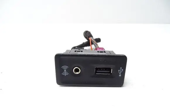 Seat Leon (5F) AUX in-socket connector 5G0035222F