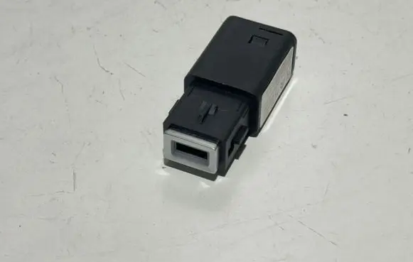 Citroen C5 Aircross USB socket connector 98217039DX