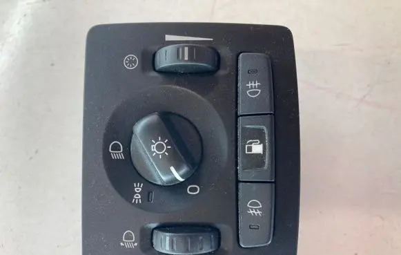 Volvo V50 Light switch 30739300