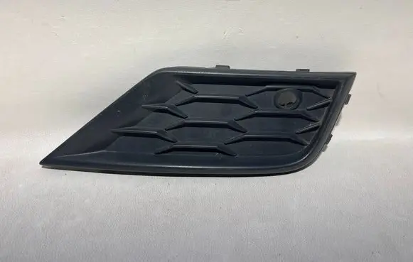 Volkswagen Tiguan Front bumper lower grill 5NA853666A