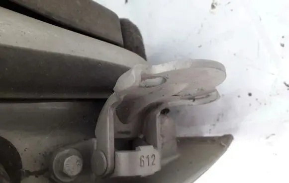 Volvo S40, V40 Rear door lower hinge