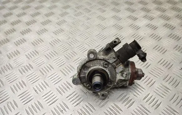 BMW 3 F30 F35 F31 Fuel injection high pressure pump 8511626 0445010764