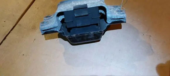 Skoda Octavia Mk2 (1Z) Engine mount bracket 1K0199555M