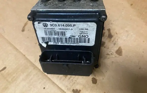 Volkswagen PASSAT B6 ABS Pump 3C0614095P 16332401 40643579