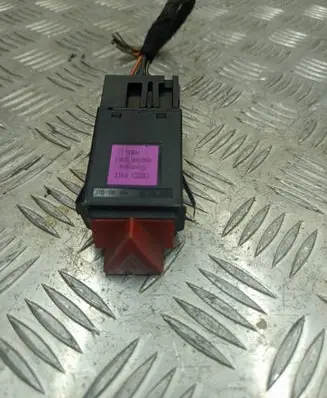 Audi A4 S4 B5 8D Hazard light switch 4B0941509E
