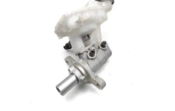 Peugeot 3008 II Master brake cylinder 9807687080 0204821216
