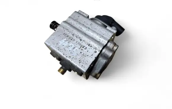Volkswagen Golf V Fuel injection high pressure pump 03C127025L 0261520024 AEH028