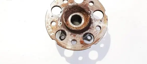 Rear wheel hub