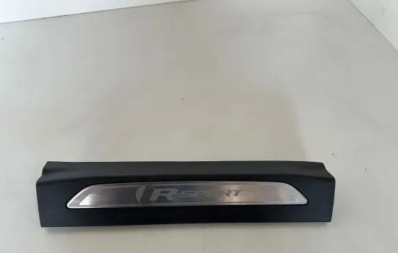 Foot area side trim