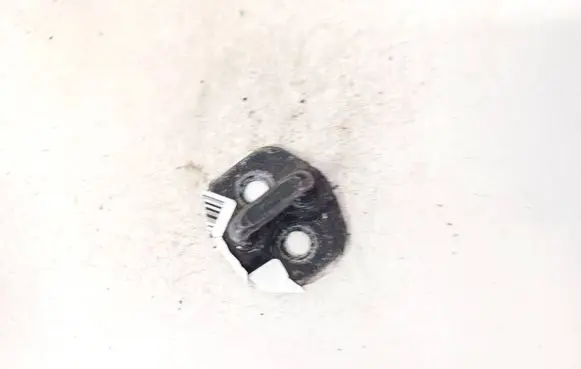 Nissan Note (E11) Front door lock loop/hook striker 