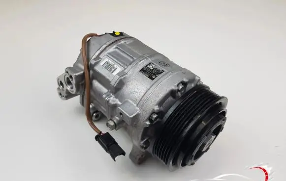 BMW 7 G11 G12 Air conditioning (A/C) compressor (pump) 9890656