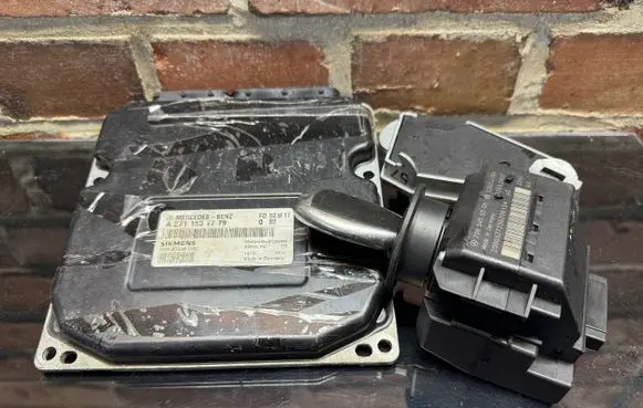 Mercedes-Benz C W203 Engine ECU kit and lock set A2711531779