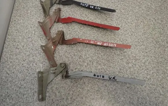 Nissan Note (E11) Engine bonnet/hood hinges
