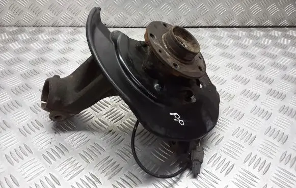 Nissan Qashqai Front wheel hub spindle knuckle