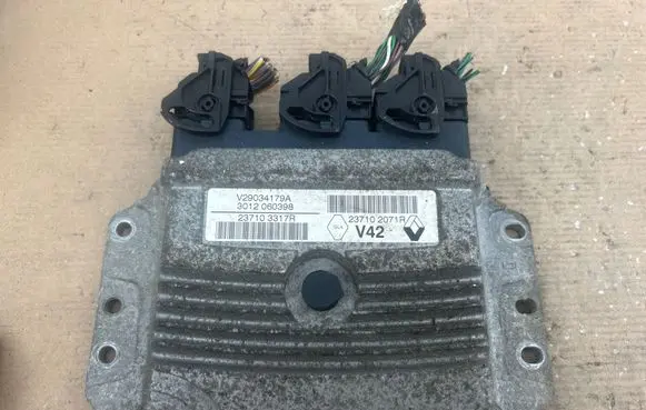 Renault Clio IV Engine control unit/module 237102071R V29034179A 237103317R