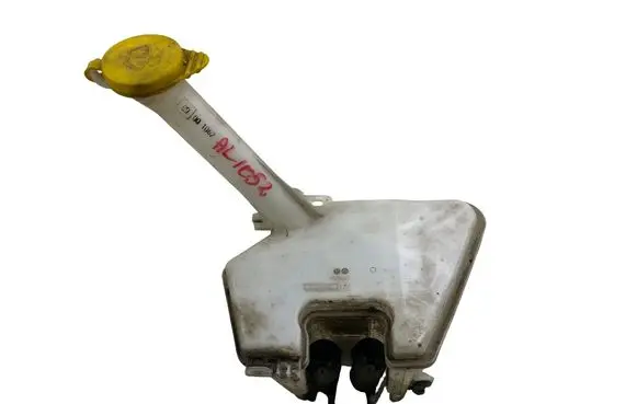 Toyota Yaris Windshield washer fluid reservoir/tank E9001062