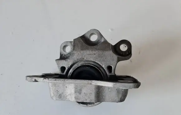 Volvo XC90 Engine mount bracket 31686886
