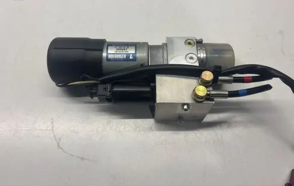 Mercedes-Benz E W211 Convertible roof hydraulic pump 2118000048