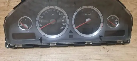 Volvo V70 Speedometer (instrument cluster) 30728791